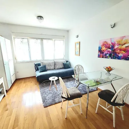 Divas 아파트 스플리트