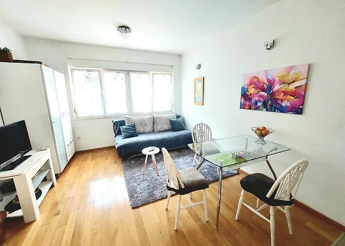 Divas Apartment Split